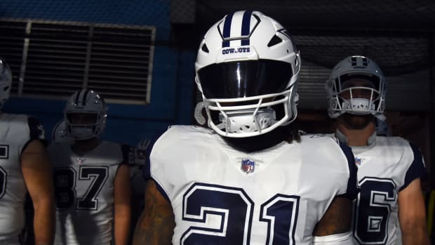 Cowboys running back Ezekiel Elliott waits to take the field.
